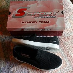 Skechers memory foam sneakers